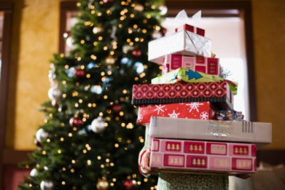 Regali di Natale: prodotti enogastronomici, giocattoli e cura persona e bellezza in testa