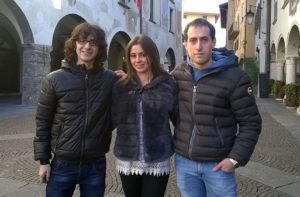 Lisa Carrara con, a destra, Paolo Poletti (vicepresidente) e Luca Balduzzi (tesoriere)
