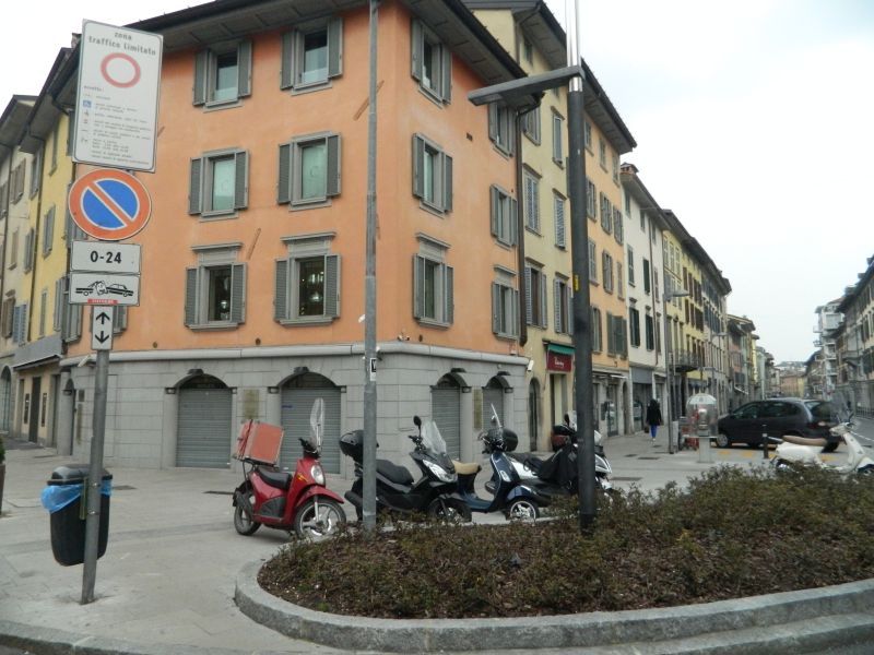 I commercianti, «in via Quarenghi tempi maturi per coinvolgere gli stranieri»