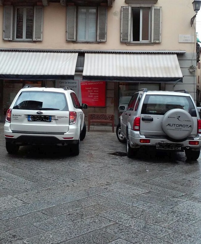 I residenti scrivono a Gori e a Zenoni: «Via le auto da Piazzetta Santo Spirito»