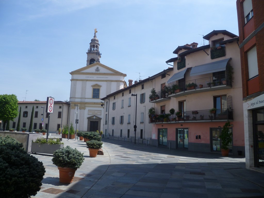 curno piazza papa giovanni e chiesa parrocchiale