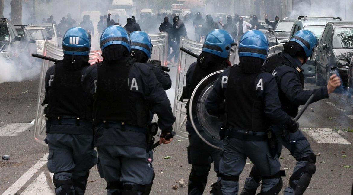 Cifre folli / In dieci anni, spesi in Lombardia 173 milioni per la polizia negli stadi