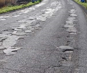 Chi se ne importa di padania o fanfaluche identitarie. Voglio strade senza buche!