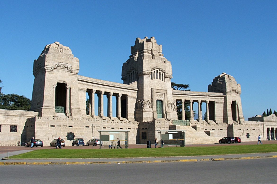 Cimitero, abolita la tassa di ingressso. Tornano a pagamento le luci votive