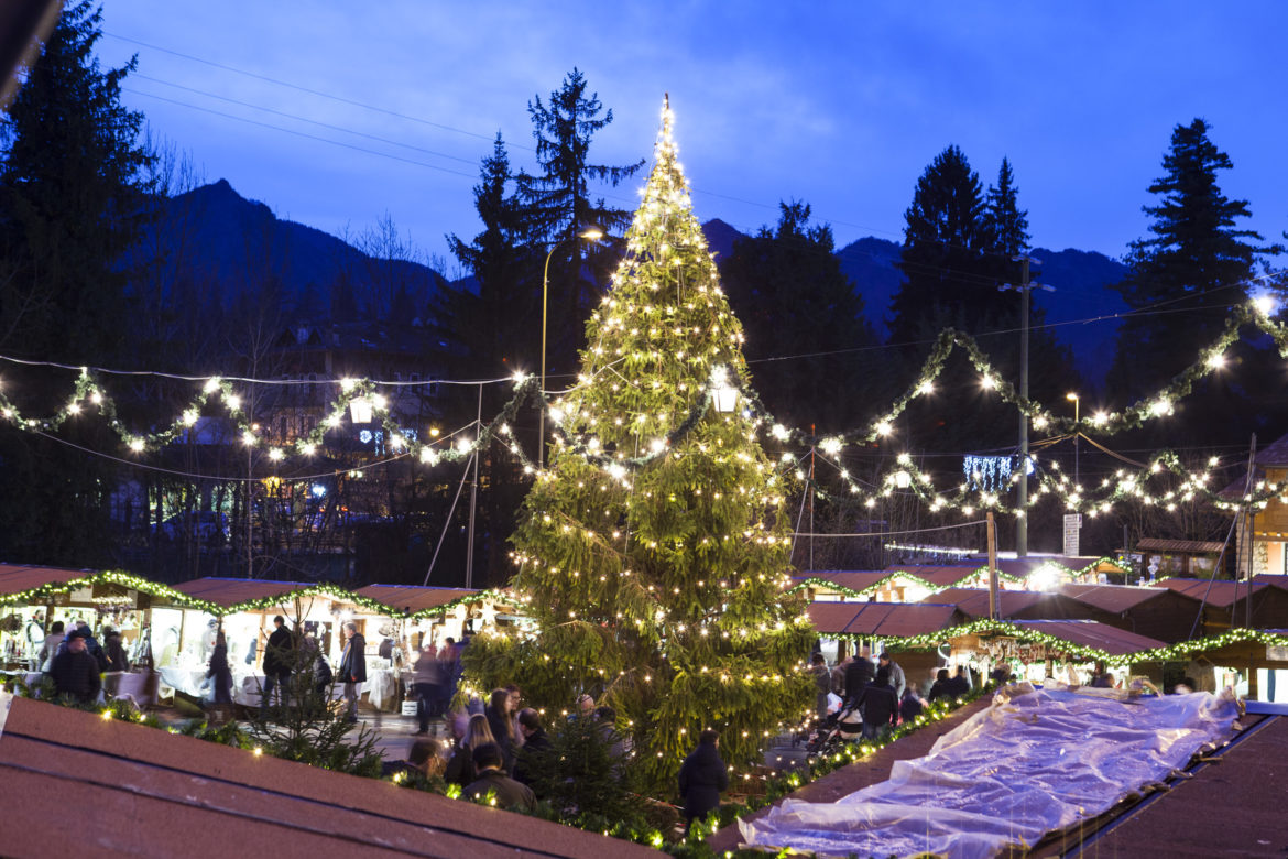 Animazione e shopping, i mercatini di Natale scaldano i motori