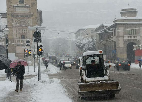 Neve, Bergamo potenzia il piano e chiede un po’ di attenzione pure ai cittadini