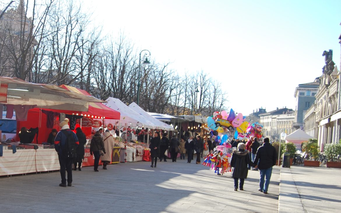 Shopping di Natale, domenica a piedi in centro e in Borgo Santa Caterina