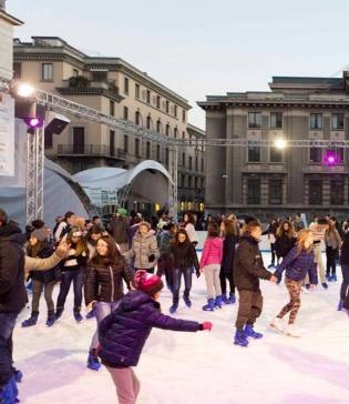Bergamo, oltre 50 eventi per il Natale. E sabato apre la pista di pattinaggio