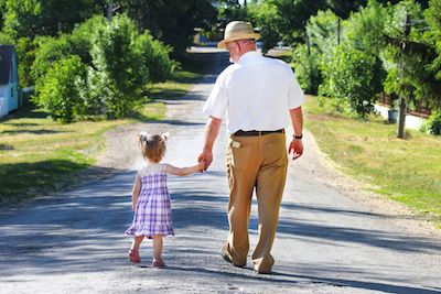 I nonni risorsa per le famiglie. Il loro contributo è di 385 euro al mese