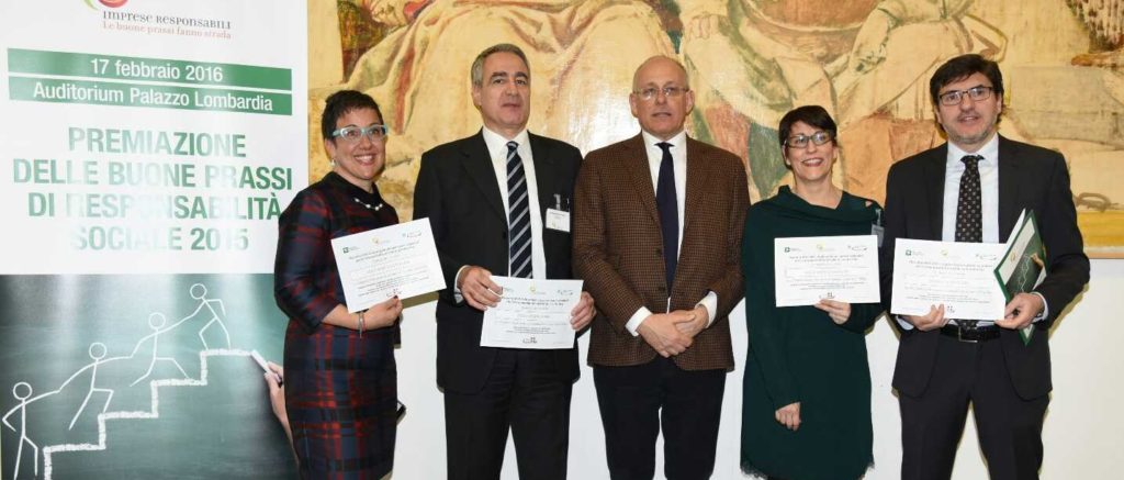 L'assessore Parolini (al centro) con i premiati bergamaschi