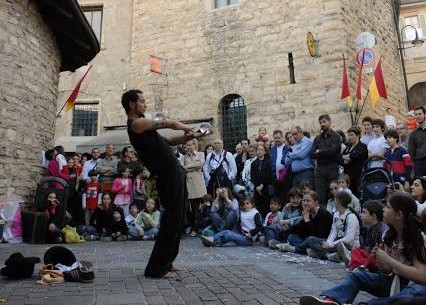 Magie al Borgo, l’arte di strada invade Costa di Mezzate