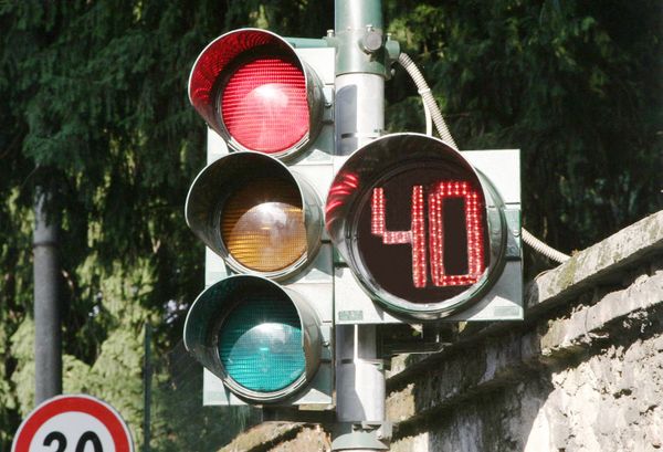Il Comune scrive a Delrio: “Si dia attuazione ai semafori intelligenti”