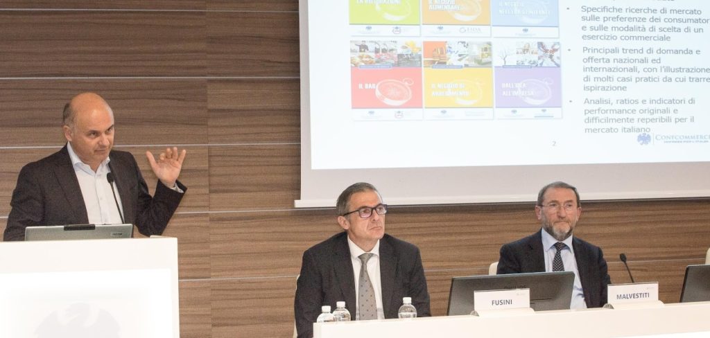 Fabio Fulvio durante il suo intervento all'assemblea dell'Ascom