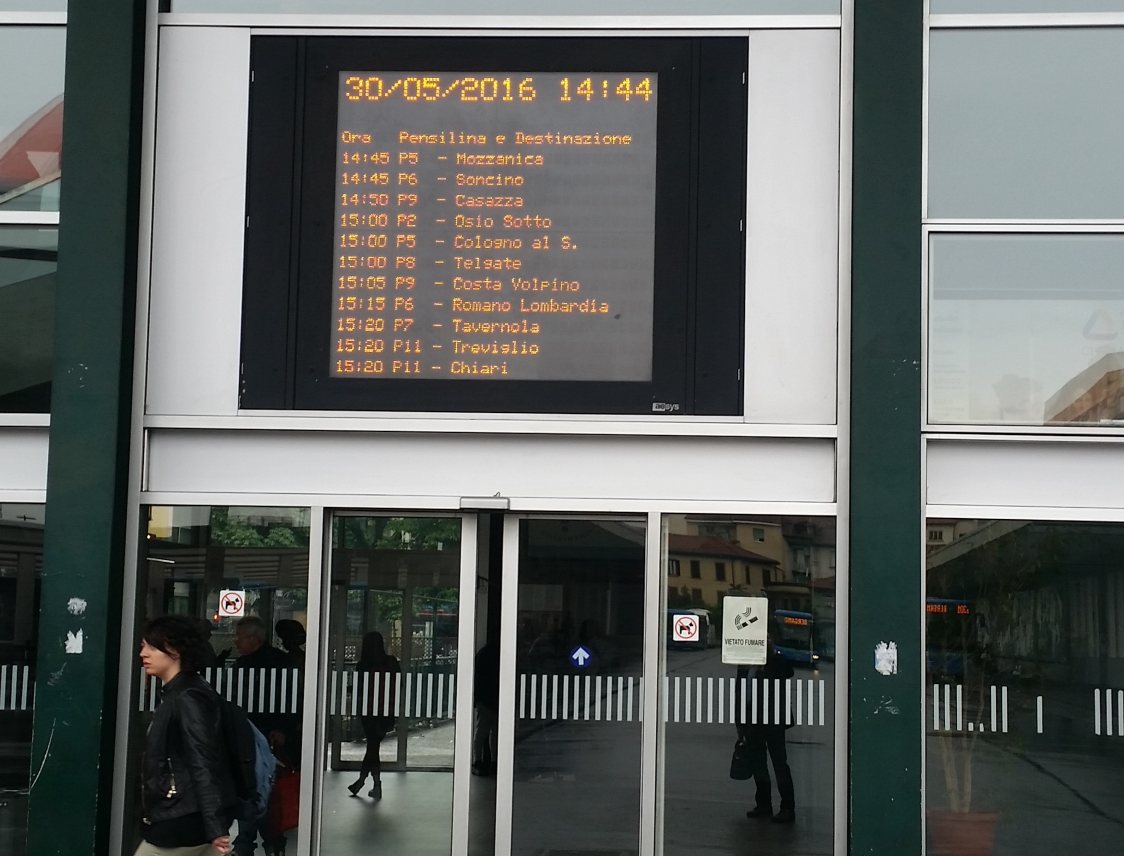 Stazione autolinee, accesi i monitor con gli orari di servizio