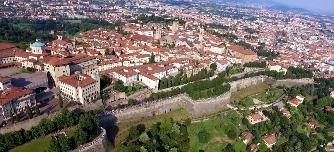 Abbraccio delle Mura, ora è ufficiale: Bergamo è nel Guinness dei Primati