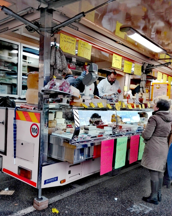 Dolci (FIVA): riapertura sperimentale dei mercati ambulanti passo avanti importante