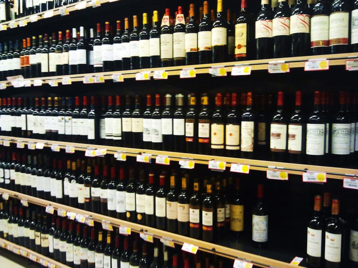 Il vino si compra al supermercato, ma su bottiglioni e brik vincono le denominazioni