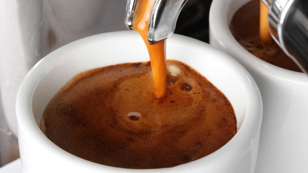 Caffè, prezzo medio a tazzina 1,21 euro, aumento contenuto rispetto ai costi crescenti