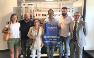 La delegazione Ascom Bergamo in visita al centro logistico di Amazon di Castel San Giovanni. A destra il direttore Oscar Fusini