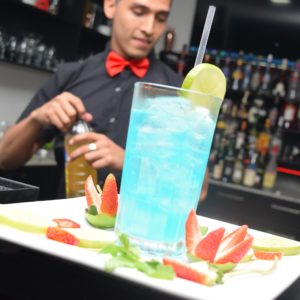 barman - cocktail - ghiaccio - drink - bicchiere