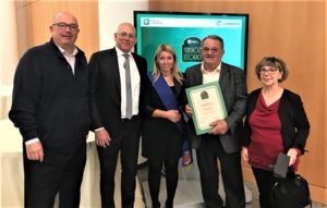 La premiazione della Trattoria Bolognini di Mapello con Roberto Ghidotti (Ascom), l'assessore regionale allo Sviluppo economico Mauro Parolini e Alessandra Locatelli consigliere della Provincia di Bergamo