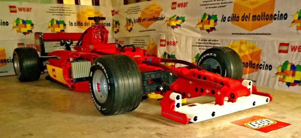 Festa dei Lego in città. C’è anche una Ferrari a dimensione reale