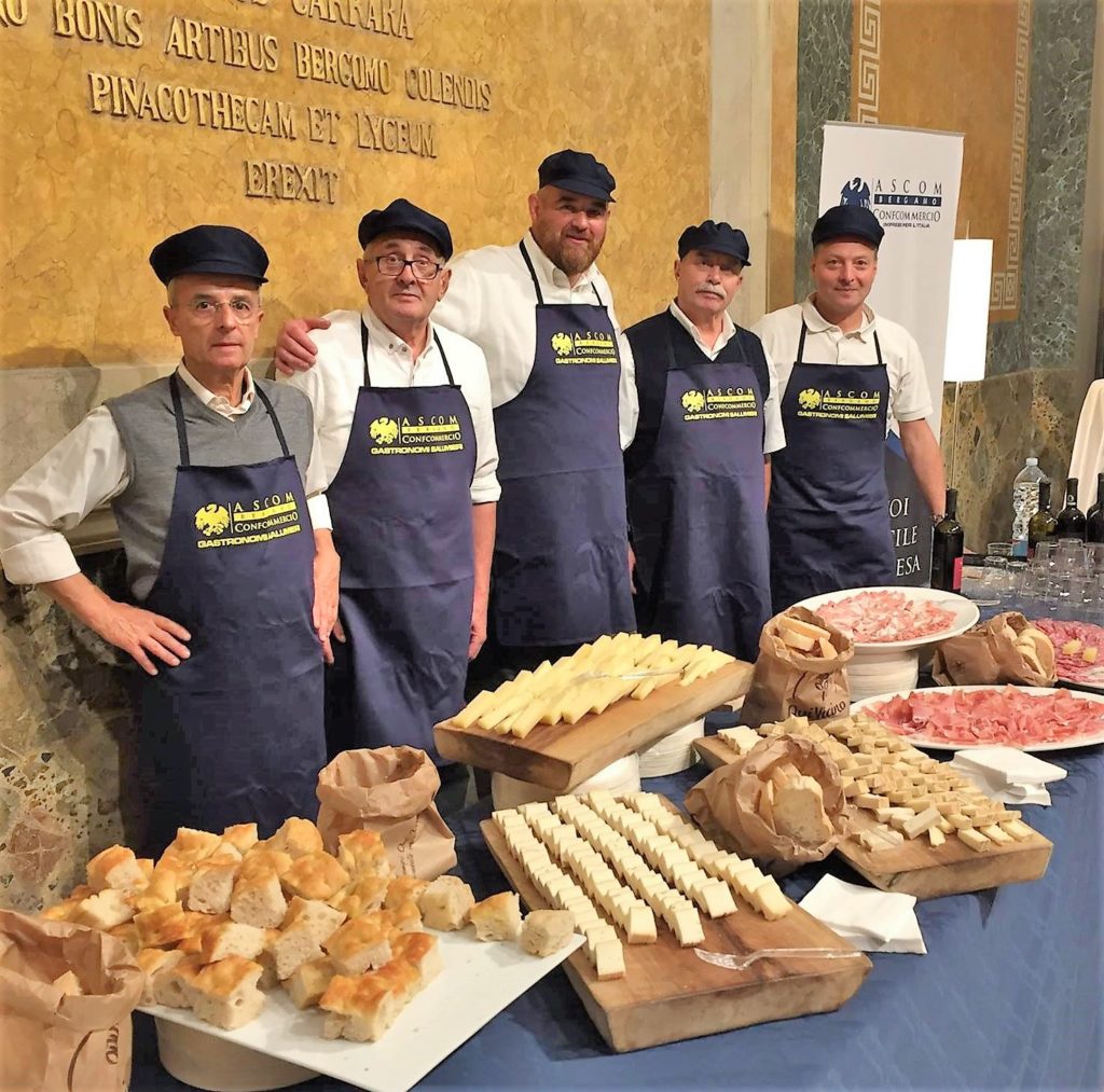I salumieri Ascom ambasciatori dei prodotti tipici bergamaschi nel settembre scorso all'accademia Carrara