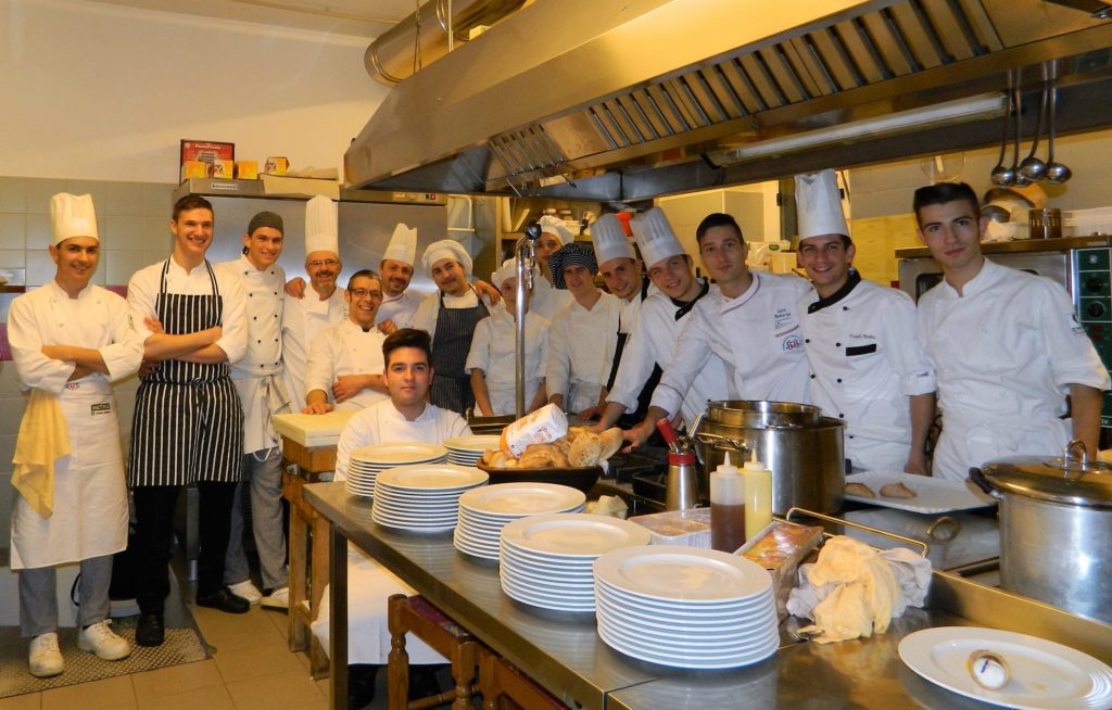 In cucina gli chef brembani e gli allievi dell'Ipssar di San Pellegrino