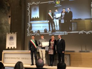 Alessandro Prati riceve la benemerenza intitolata al padre