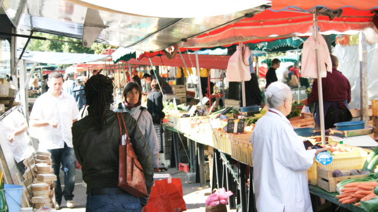 Mercato del lunedì, il Comune cerca ambulanti interessati a piazza Alpini