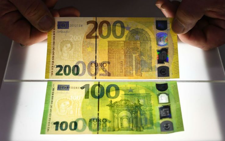 Banconote da 100 e 200 euro, in circolazione i nuovi biglietti