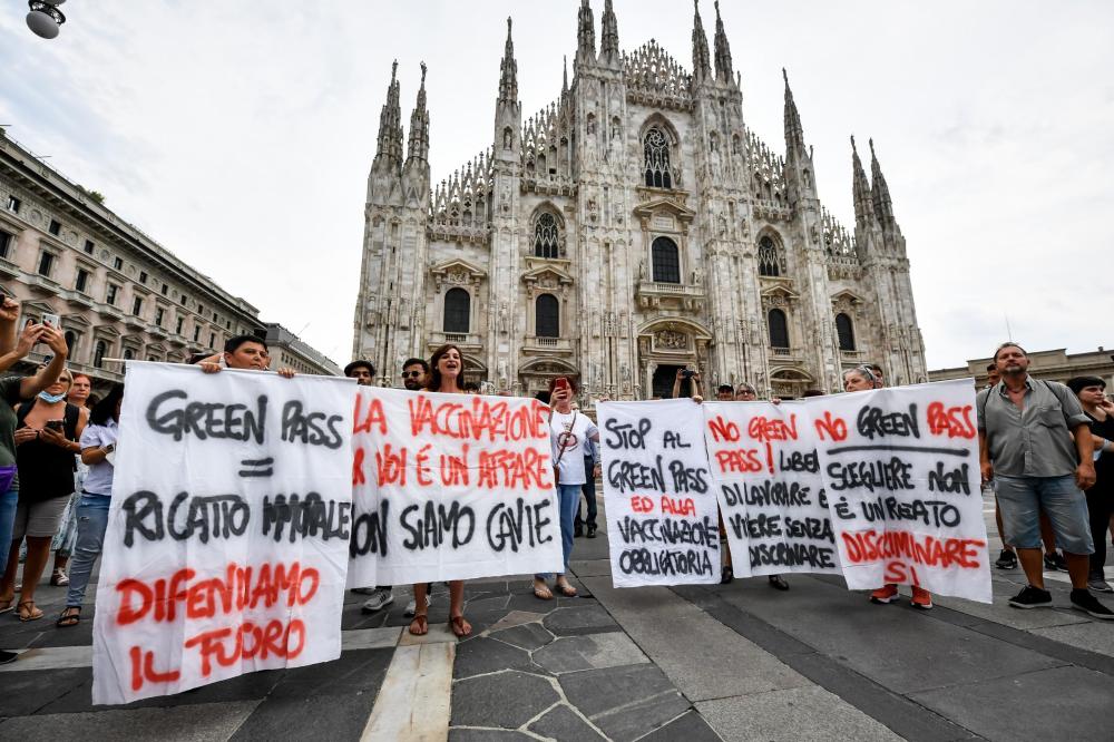 Confcommercio Milano: petizione online contro i cortei al sabato