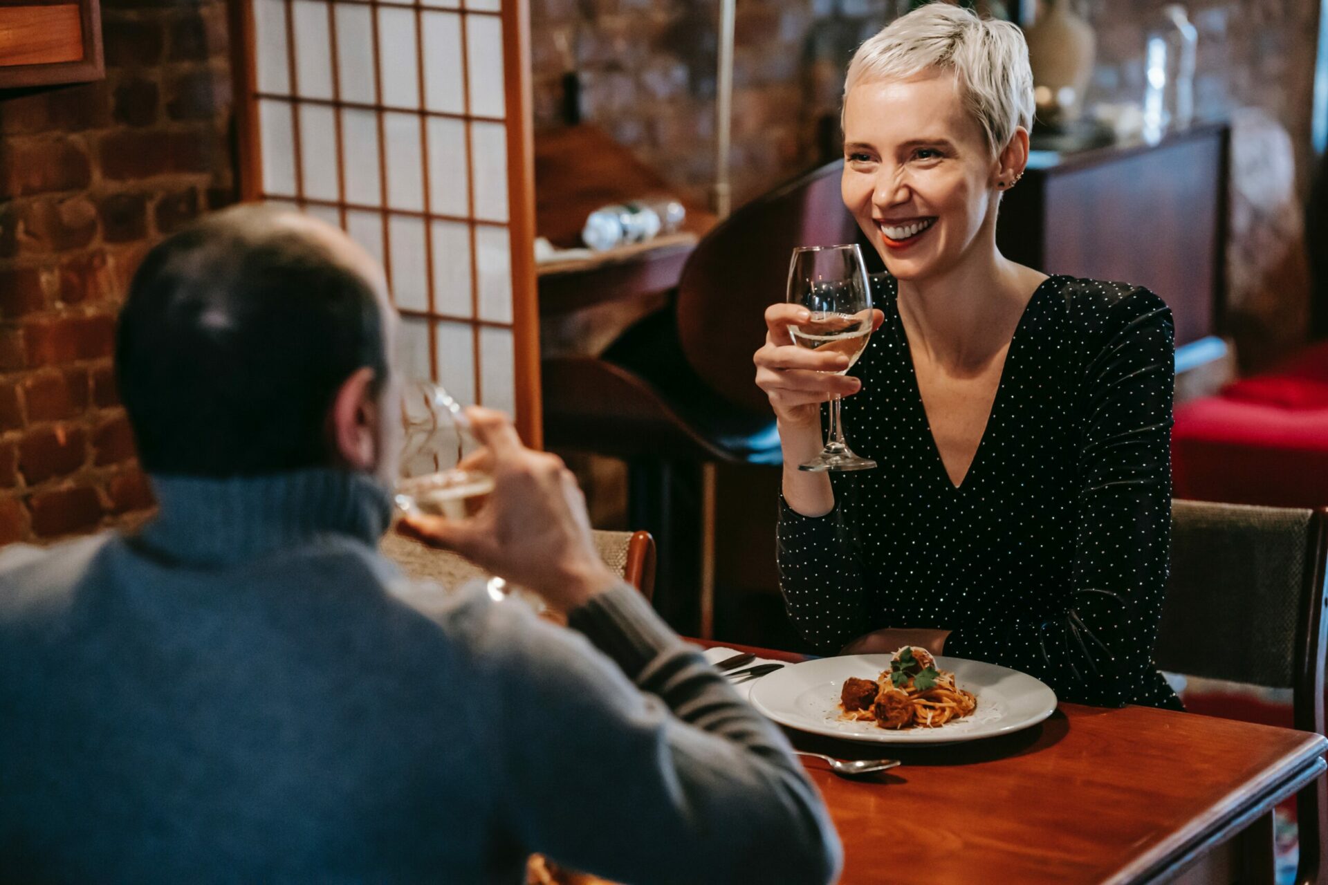 A cena, in due e prenotando da app: come cambiano le abitudini al ristorante in tempi di Covid