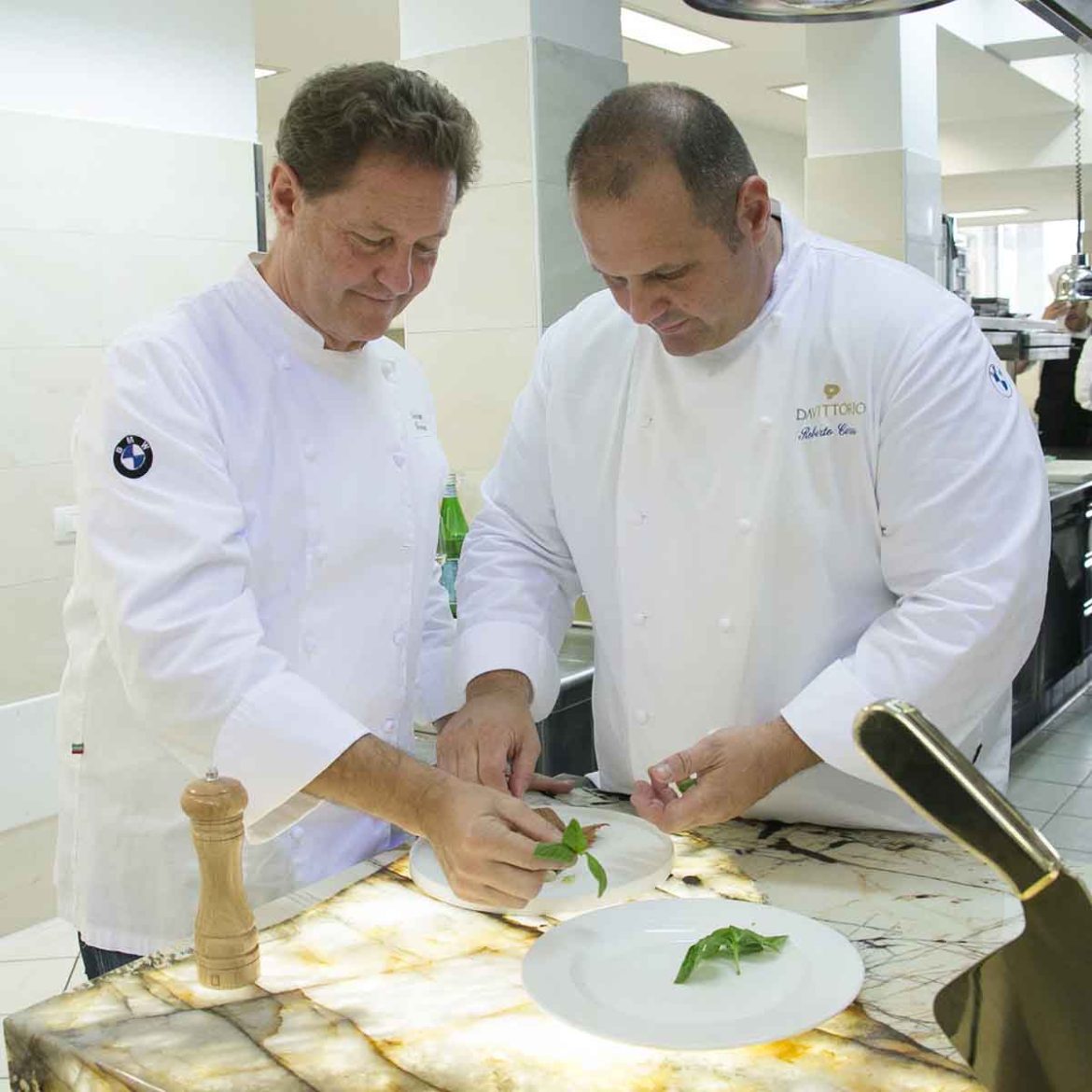 Stanley Tucci e la Planet Salad Da Vittorio, un gusto dell’altro pianetaAl Relais di Brusaporto lo stupore dell'attore e regista americano per la complessità delle primizie dell'orto verticale 
