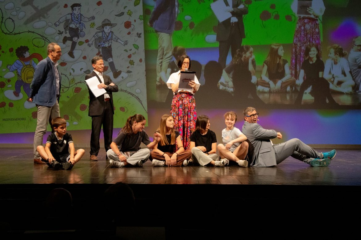 Libri per sognare, vince Stefania Carini con Il coraggio di OscarSi è chiusa con una grande festa finale al Donizetti la decima edizione del concorso dei Librai Confcommercio per promuovere la lettura 