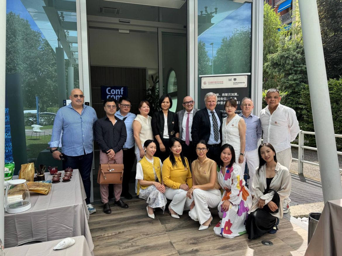 Cina- Bergamo, in Confcommercio le basi per una collaborazione tra imprenditoriLa festa delle Barche Drago rappresenta un'occasione per presentare il nuovo progetto di collaborazione tra le associazion i di imprenditori 